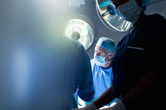 surgeon-in-operating-room.jpg